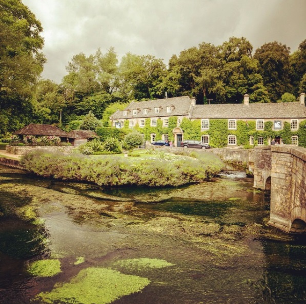 swan bibury