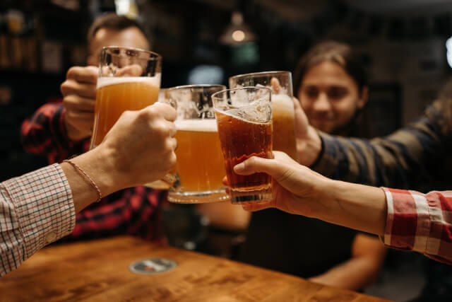 Friends drinking beer