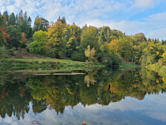 Cotswold Country Park Lake