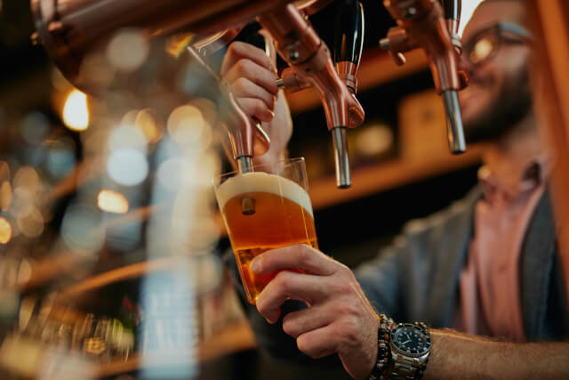 Man pouring beer in Evesham pub